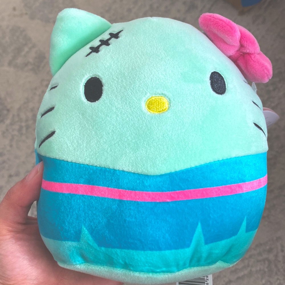 NWT, 6.5” Hello Kitty Frankenstein Squishmallows (Limited Edition)